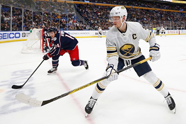 欧文突破两人防守命中三分