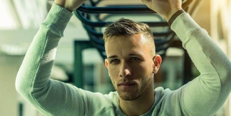 展示了他对 展示了他对